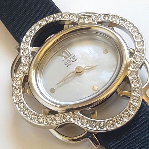 CITIZEN Eco-Drive Crystals & Mother of Pearl Women's Watch 💕 Needs a Battery! - Picture 12 of 14